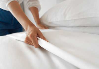 Adjusting bed sheets for bed bug treatment